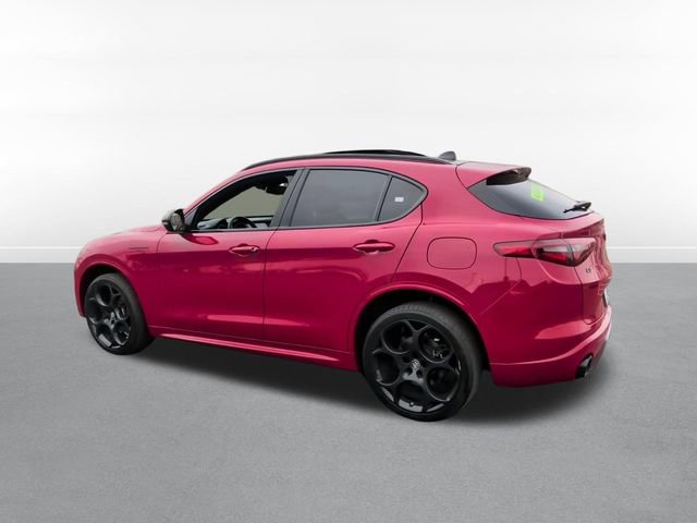 Used 2023 Alfa Romeo Stelvio Estrema image 7