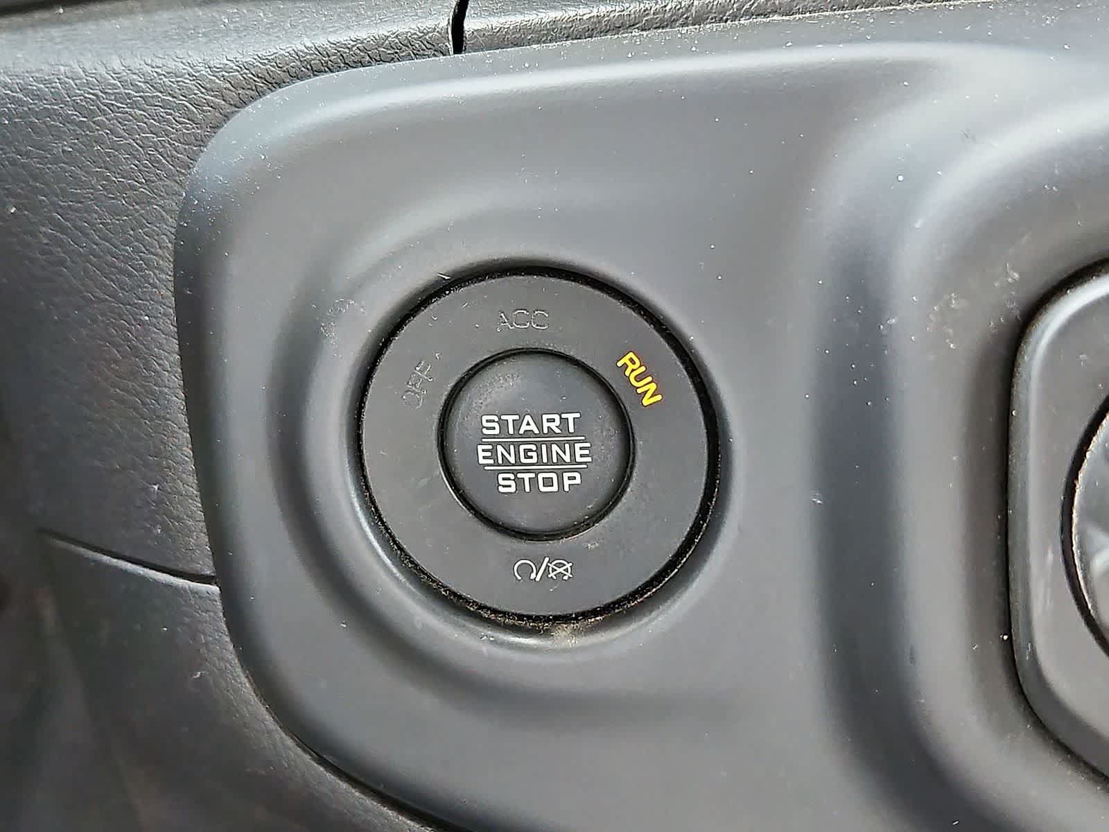 Used 2018 Jeep Wrangler Unlimited Sahara AWD/4WD image 23
