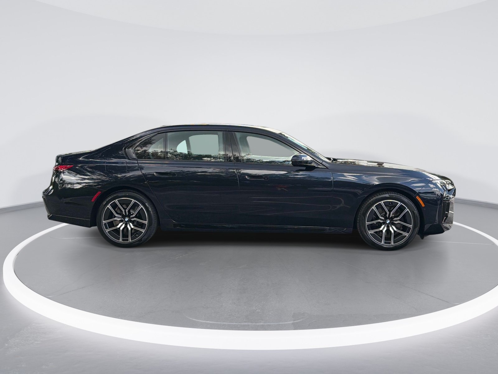New 2026 BMW 740i RWD image 3