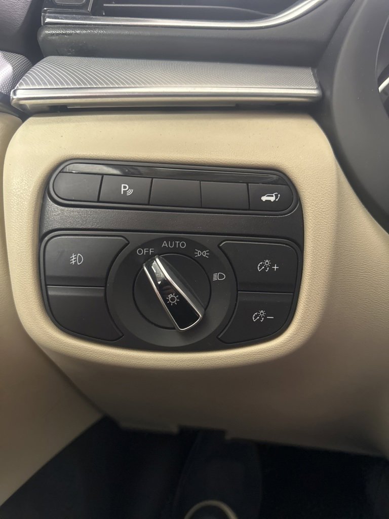 Used 2020 INFINITI QX50 Essential image 18