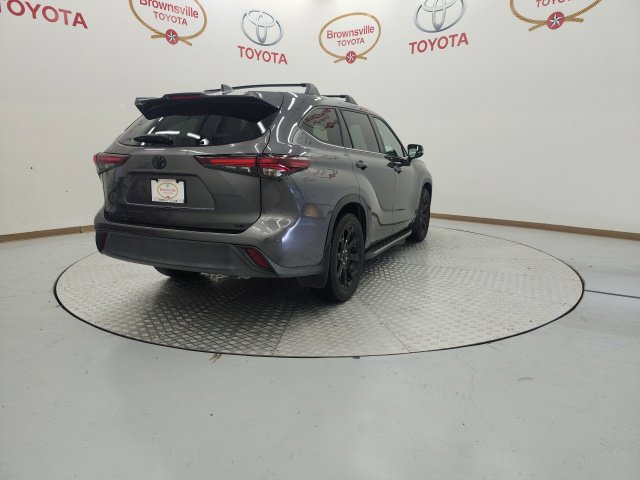 Used 2024 Toyota Highlander LE FWD image 8