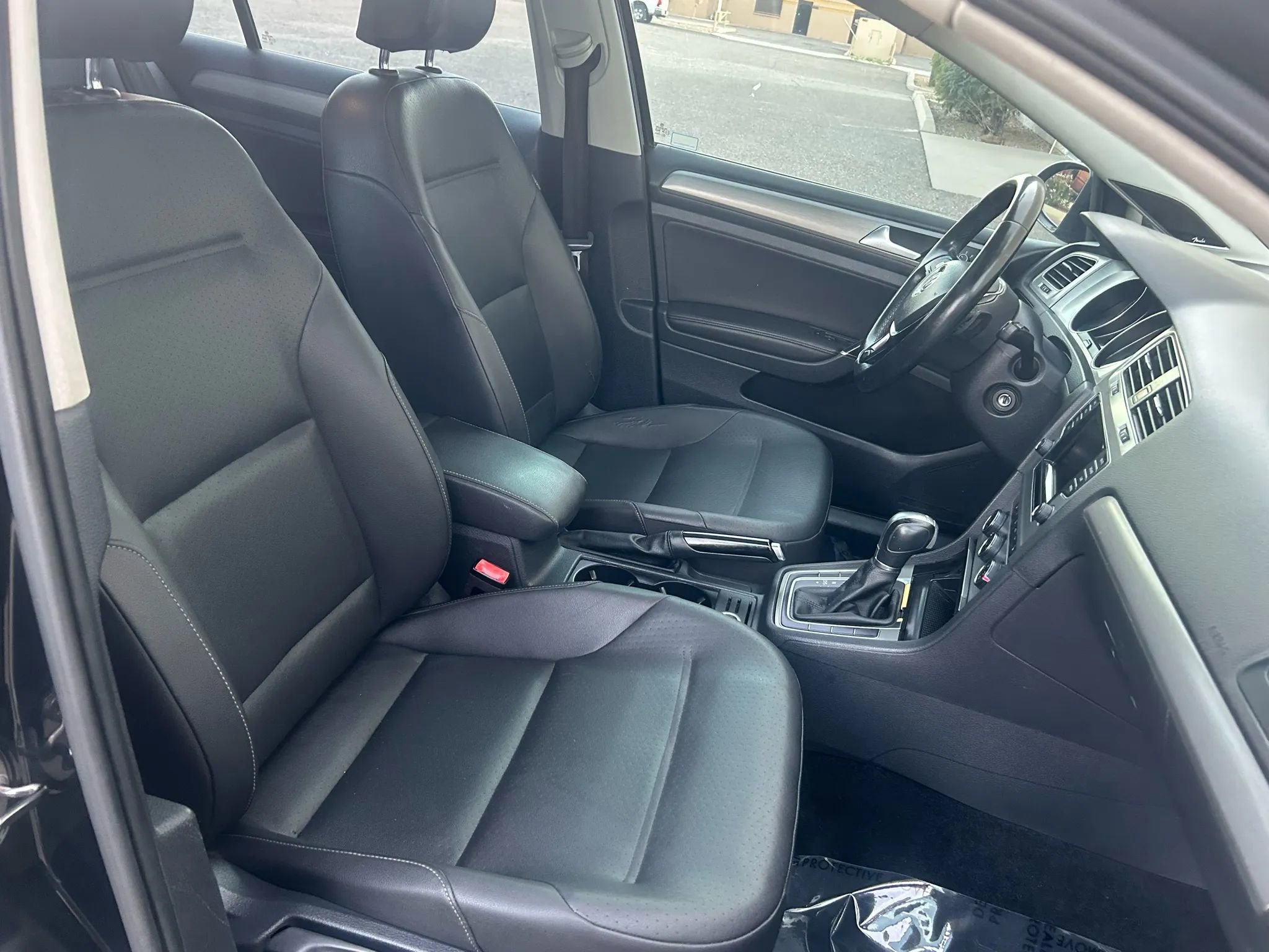 Used 2015 Volkswagen Golf TDI SE image 15