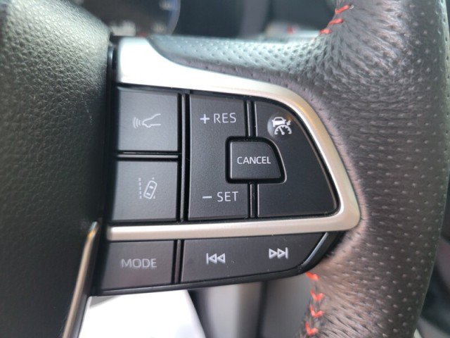 Used 2025 Toyota Sienna XSE FWD image 19