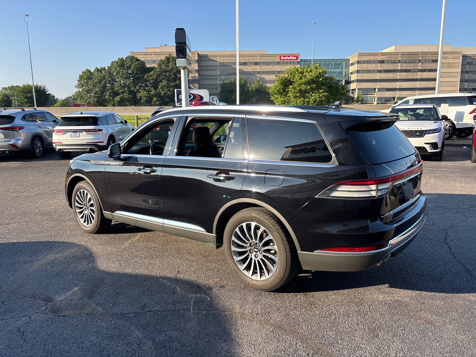 Used 2020 Lincoln Aviator Reserve w/ Elements Package Plus AWD/4WD image 5