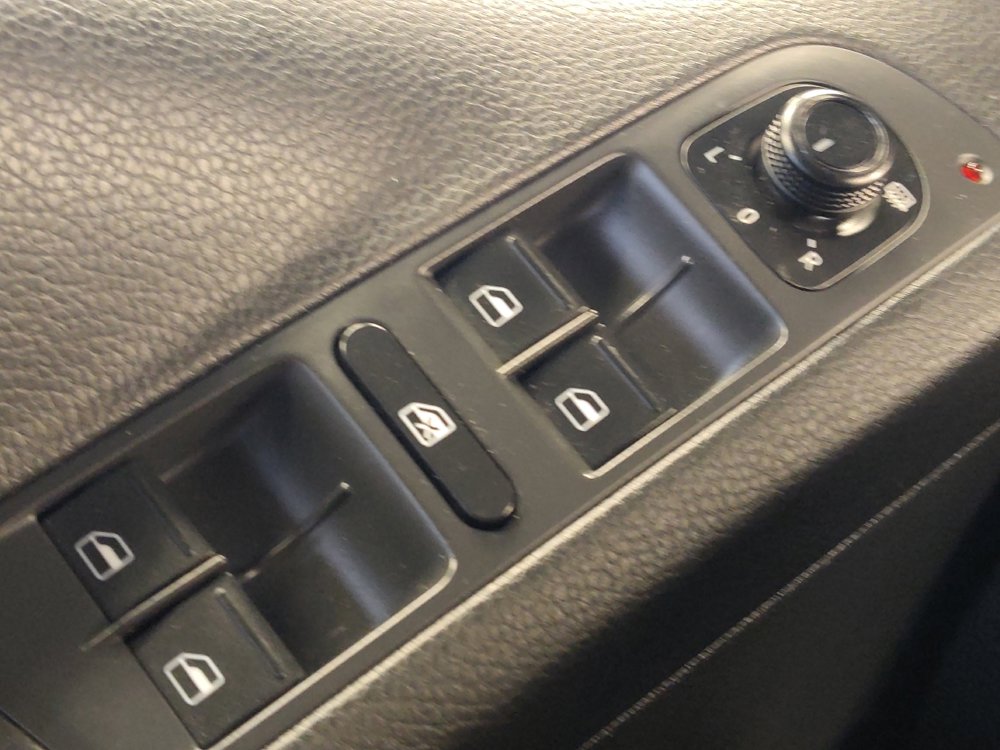 Used 2017 Volkswagen Tiguan S image 27