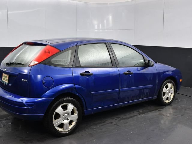 Used 2005 Ford Focus ZX5 Hatchback FWD image 4