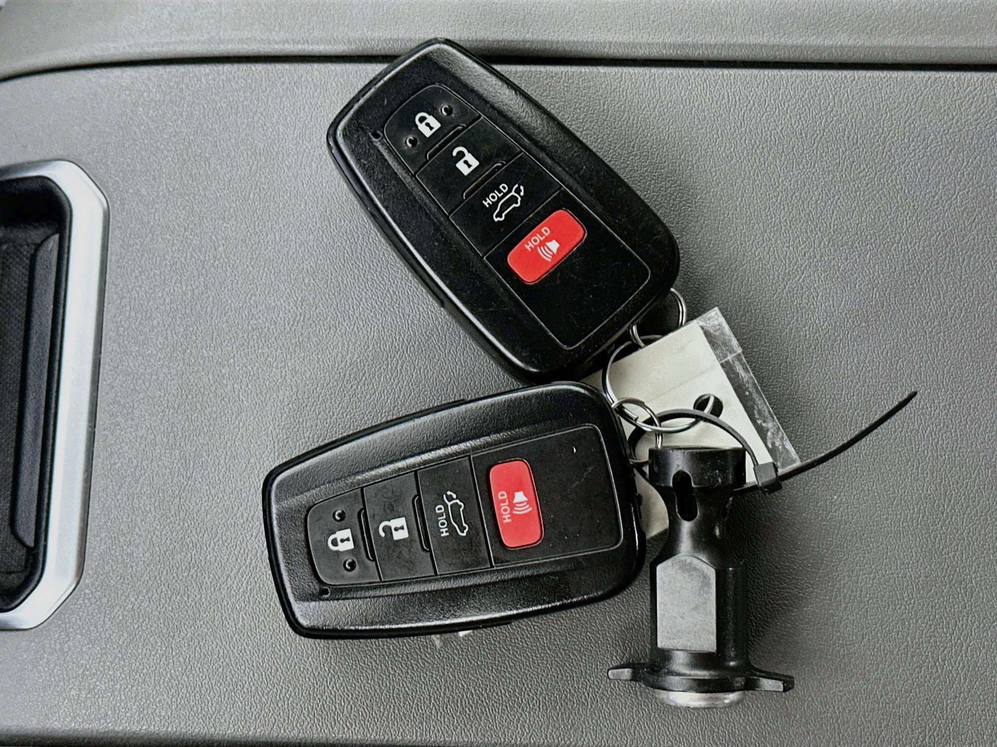 Used 2023 Toyota Highlander XLE FWD image 25