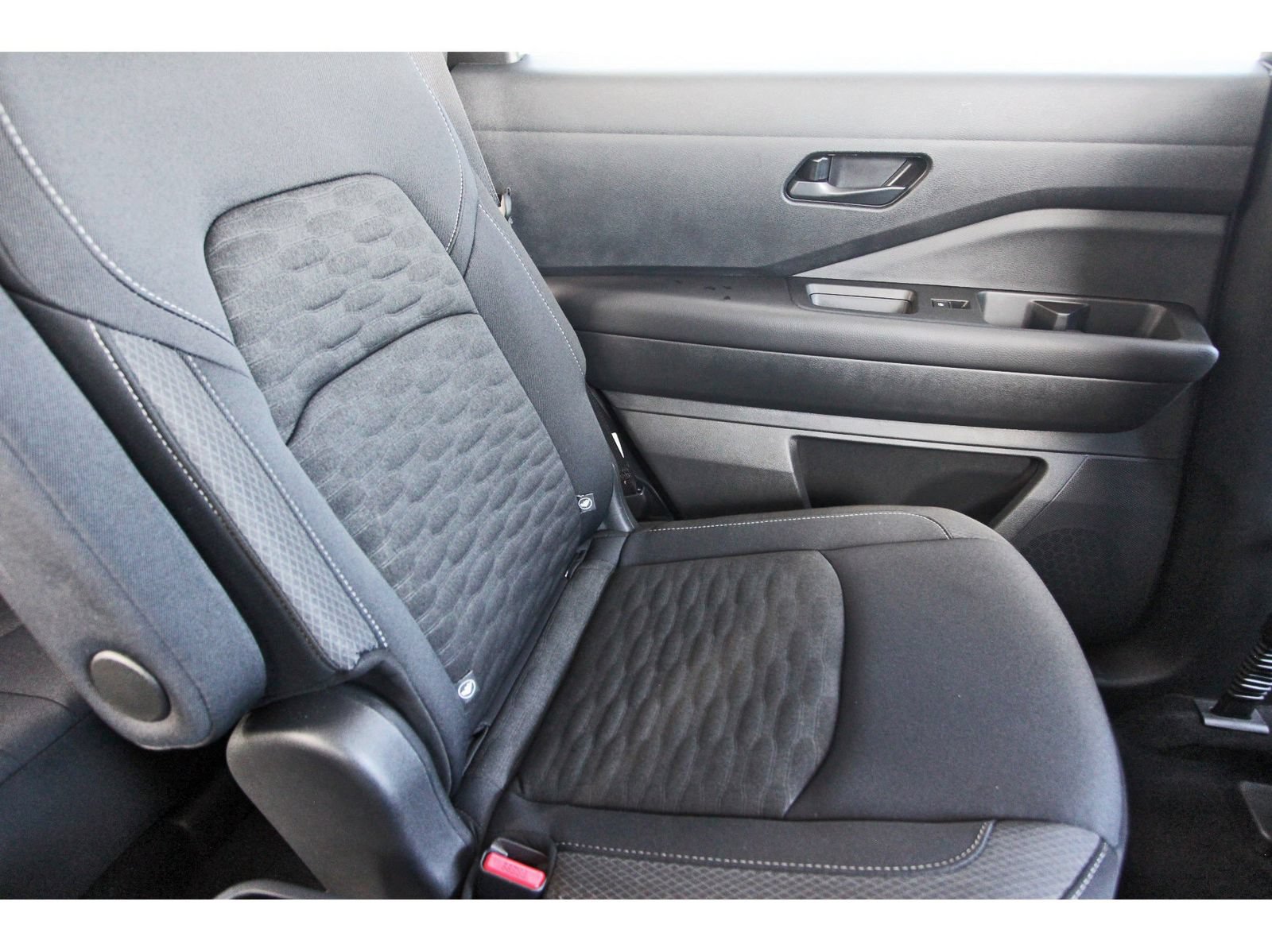Certified 2025 Nissan Pathfinder SV w/ SV Premium Package FWD image 15