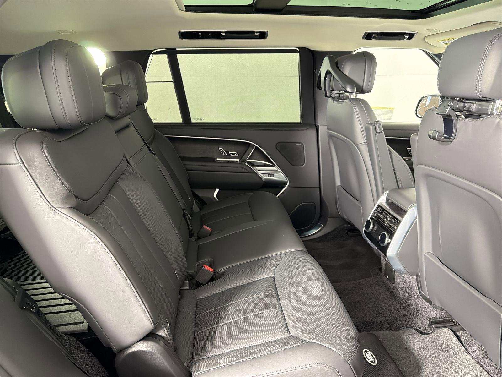 New 2025 Land Rover Range Rover Long Wheelbase SE image 30