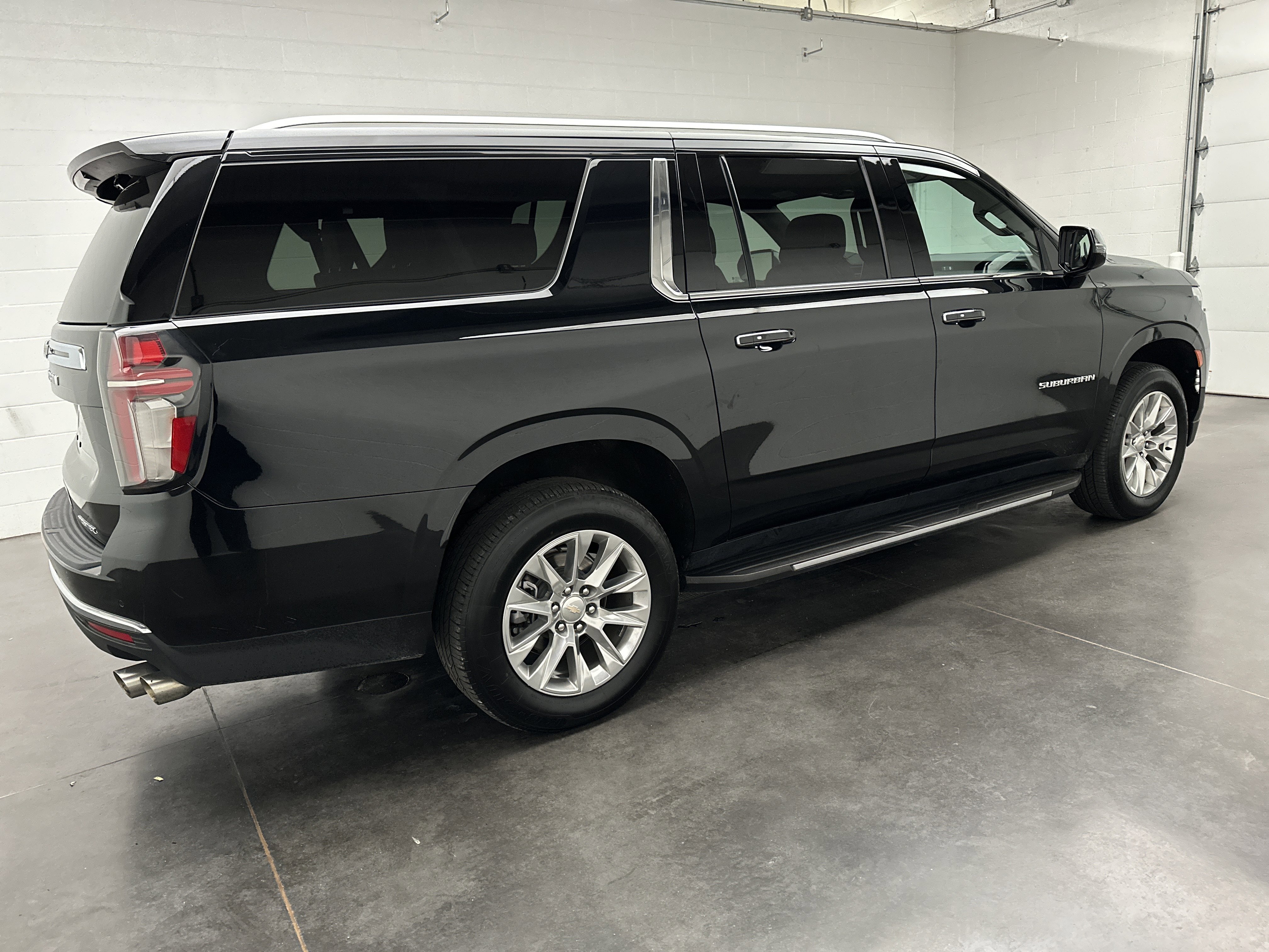 Used 2024 Chevrolet Suburban Premier image 11