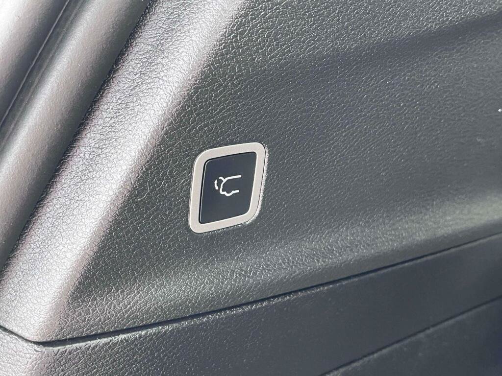 Used 2025 Chrysler Pacifica Limited FWD image 20