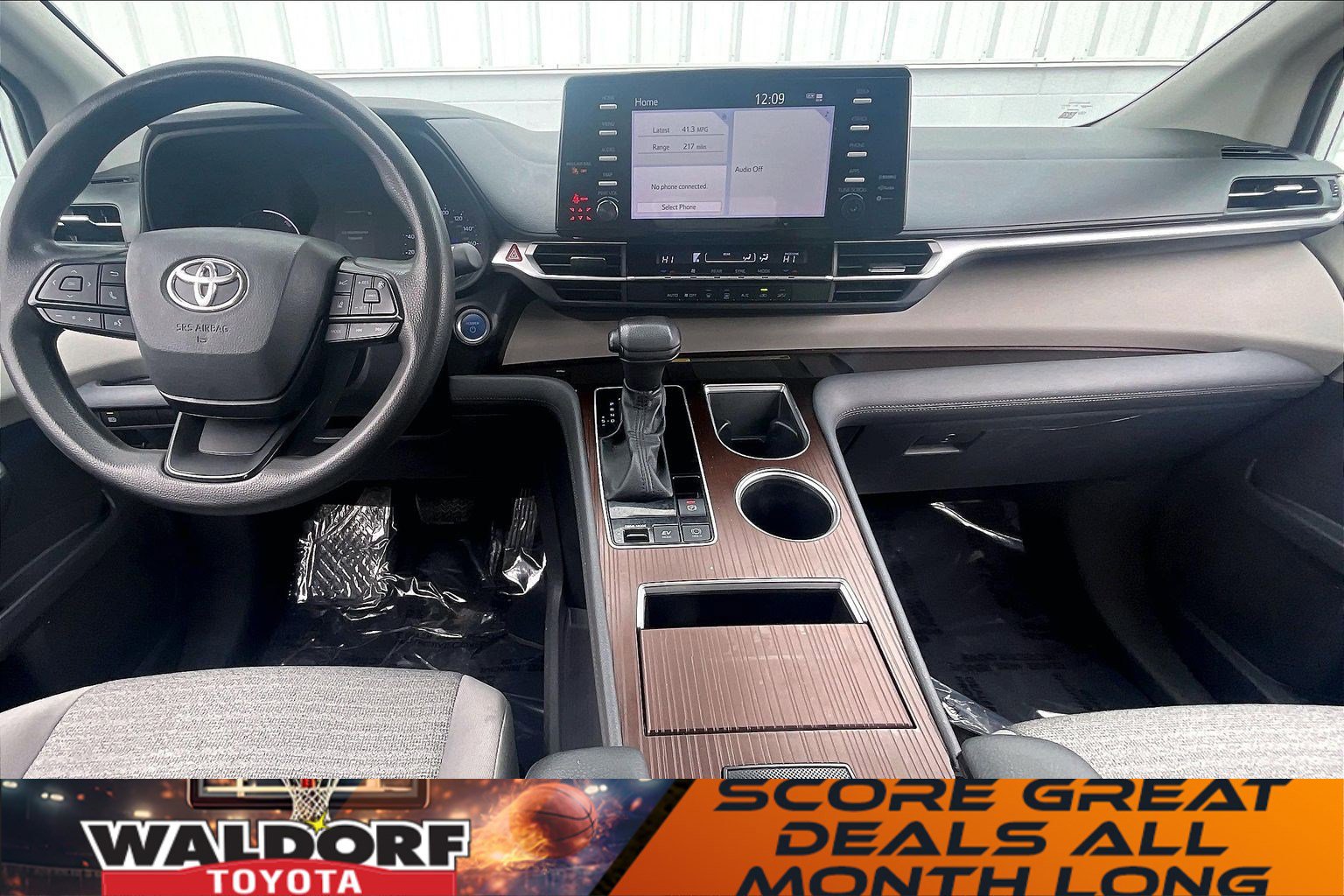 Used 2023 Toyota Sienna LE w/ LE Plus Package image 19