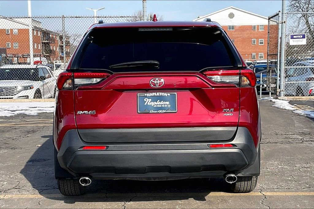 Used 2022 Toyota RAV4 XLE image 3