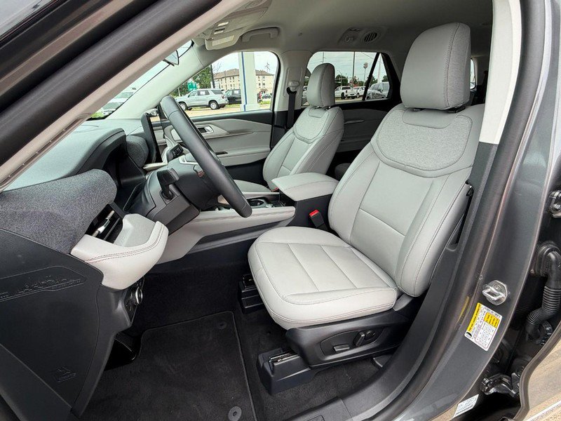 Used 2025 Ford Explorer Active w/ Active Comfort Package AWD/4WD image 23