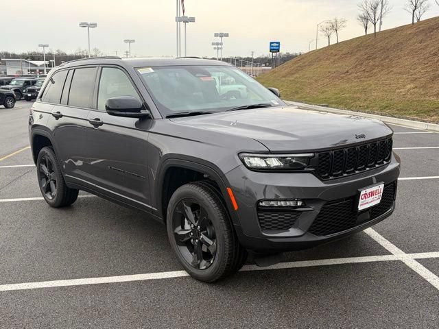New 2025 Jeep Grand Cherokee Limited w/ Black Appearance Package AWD/4WD image 2