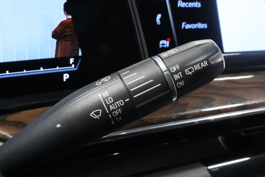 Used 2022 Cadillac Escalade Sport Platinum w/ Heavy-Duty Trailer Package image 16