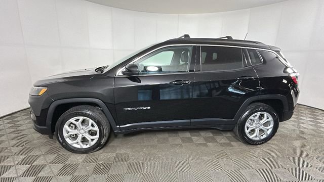 Used 2024 Jeep Compass Latitude w/ Sun and Sound Group AWD/4WD image 6