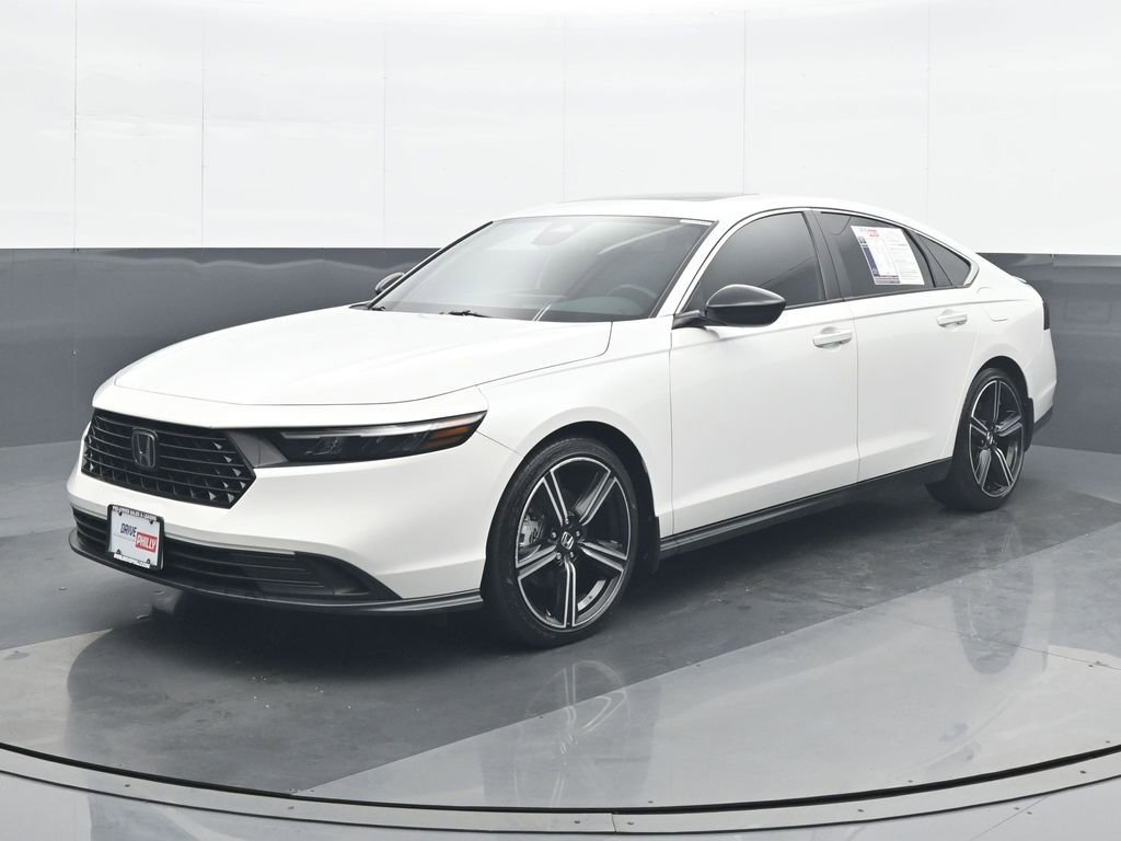Used 2023 Honda Accord Sport image 2