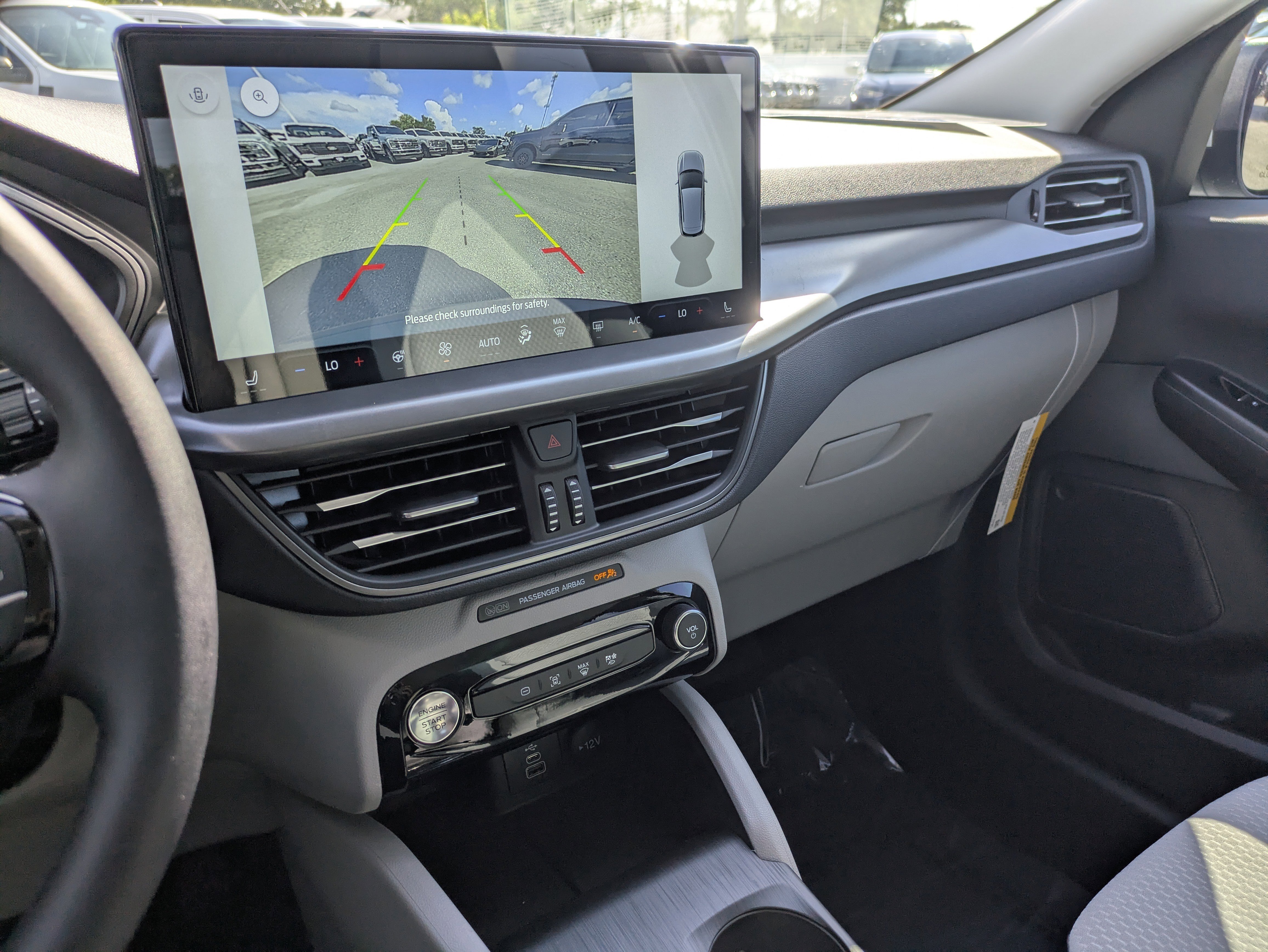 New 2025 Ford Escape SE image 32