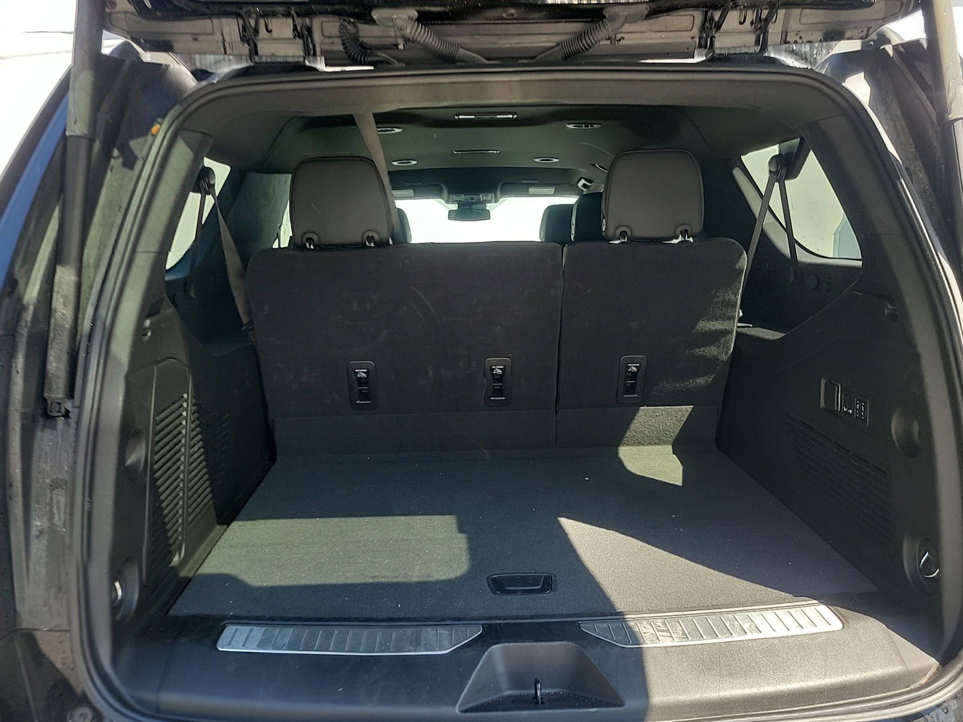 Used 2025 GMC Yukon XL Denali image 15