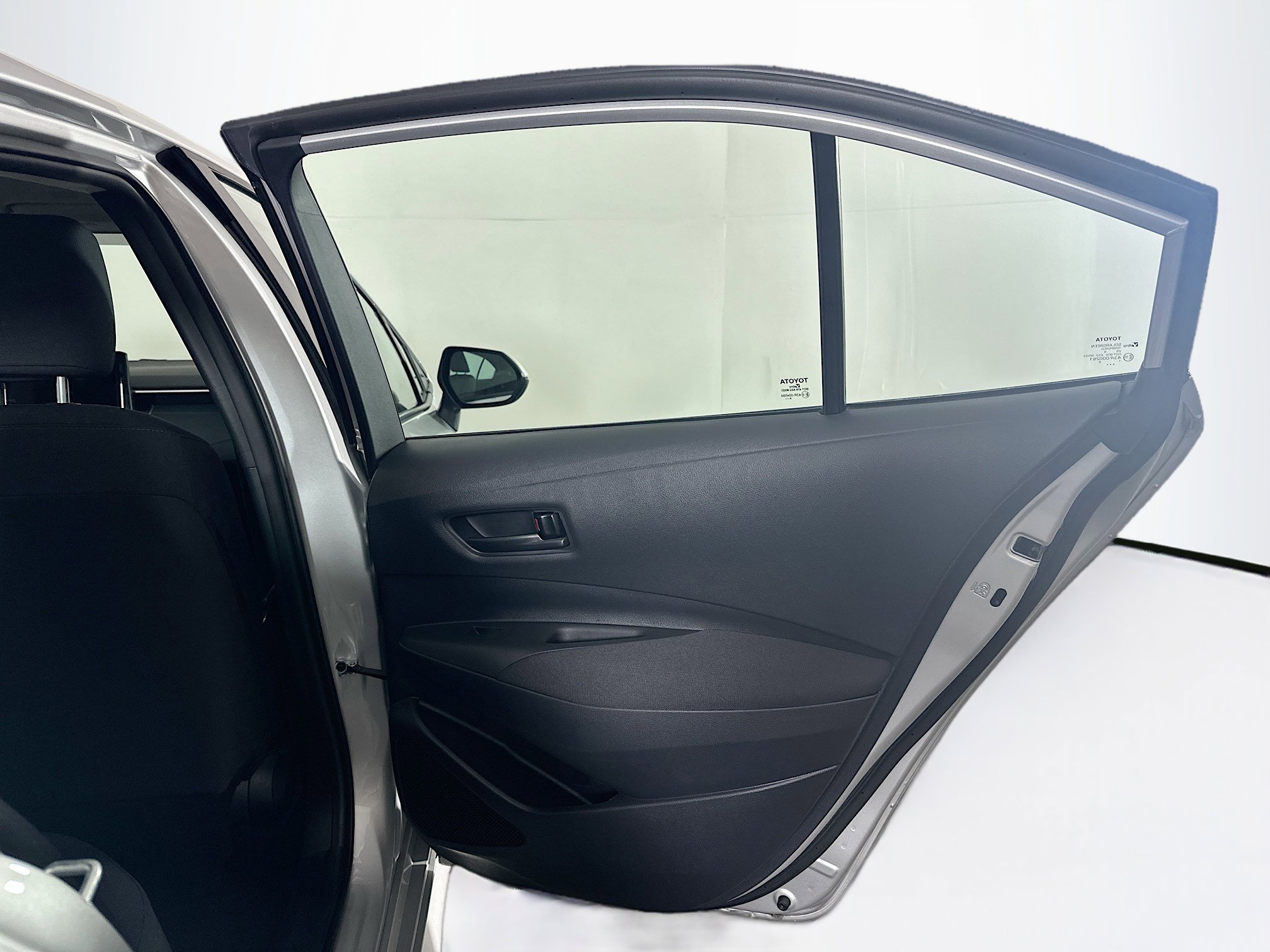 Used 2025 Toyota Corolla LE image 28