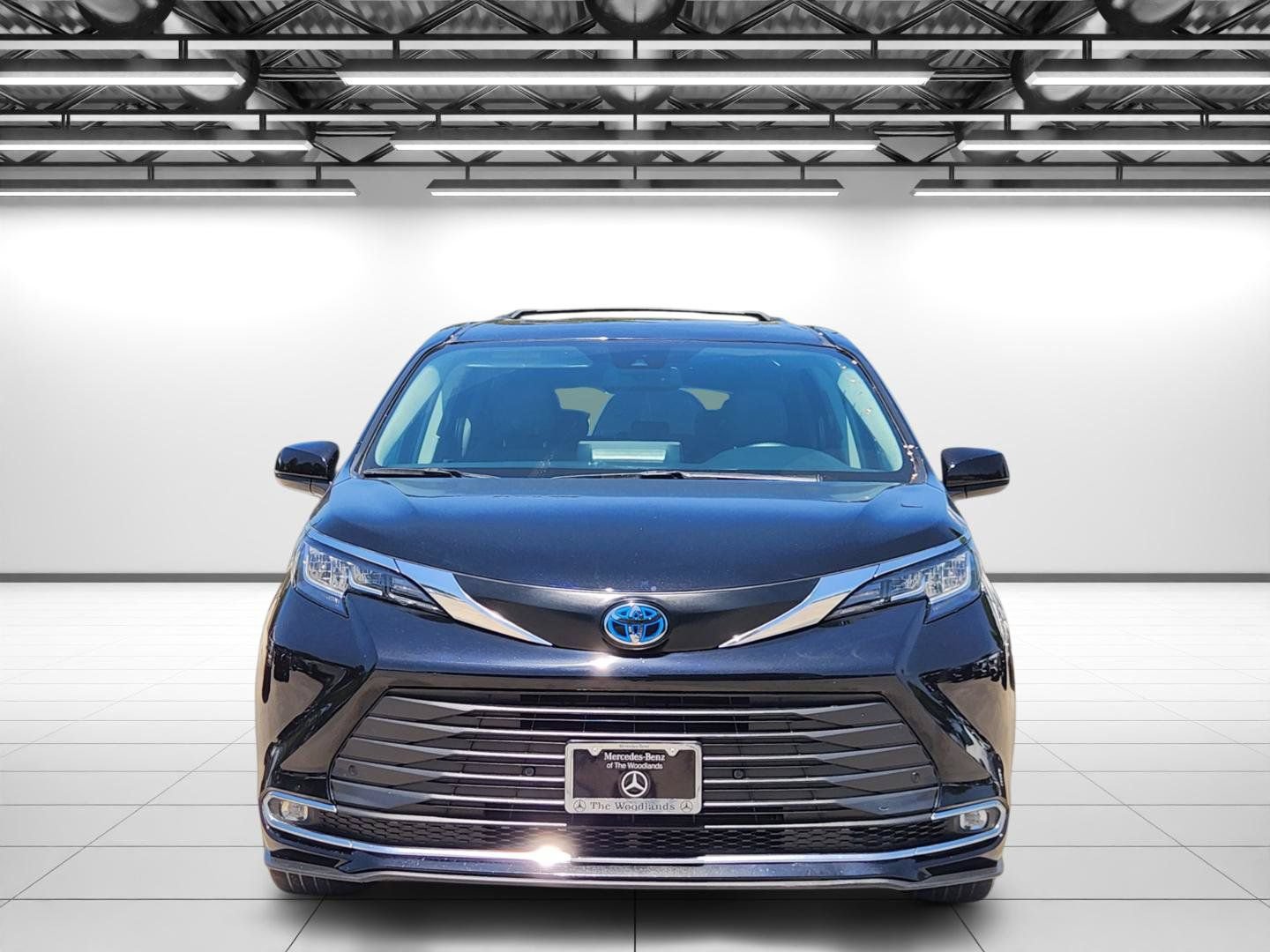 Used 2023 Toyota Sienna XLE FWD image 4