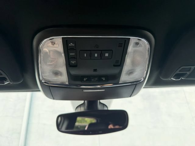 Used 2017 Jeep Grand Cherokee Limited AWD/4WD image 25