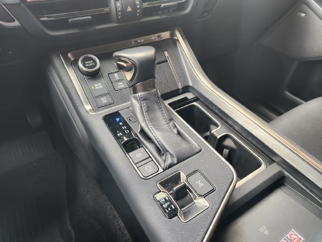 Used 2024 Lexus GX 550 w/ Accessory Package (Z1) AWD/4WD image 18