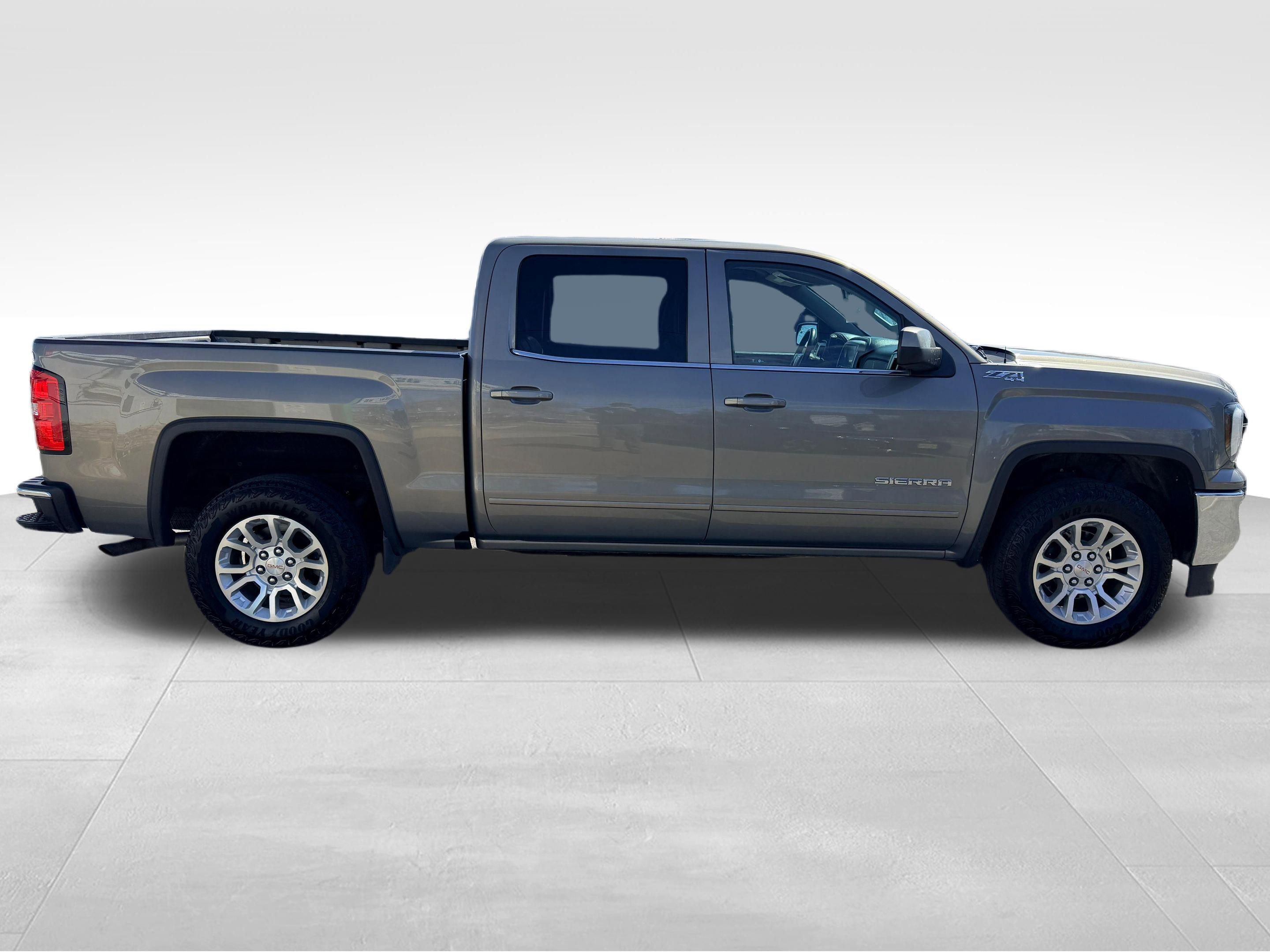 Used 2017 GMC Sierra 1500 SLE w/ SLE Value Package image 10