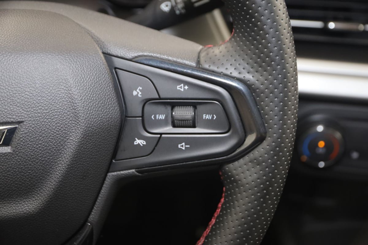 Used 2024 Chevrolet Trax RS FWD image 29