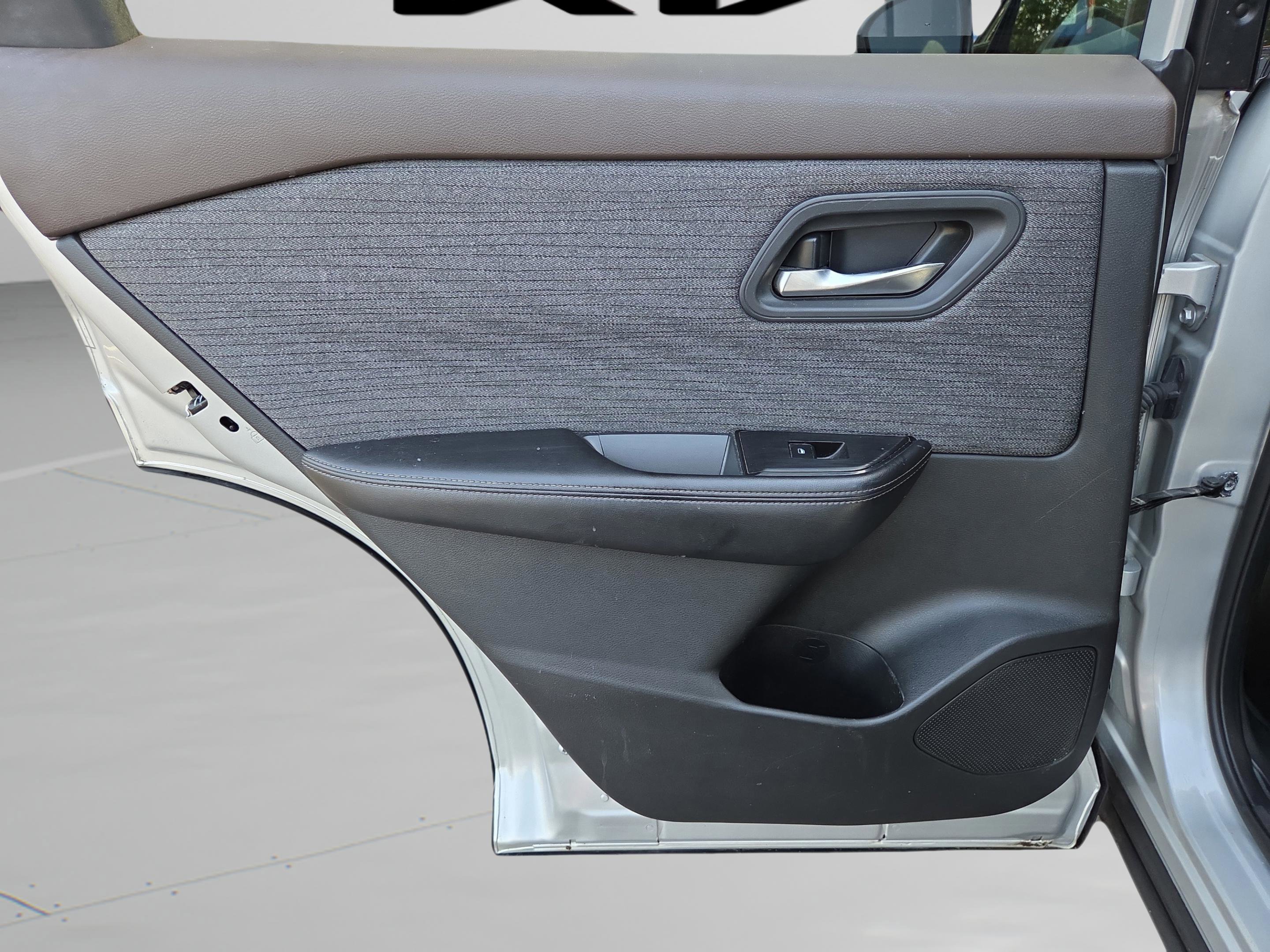 Used 2021 Nissan Rogue SV FWD image 26