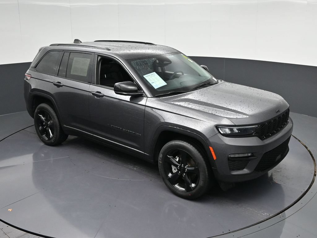 Used 2024 Jeep Grand Cherokee Limited w/ Black Appearance Package AWD/4WD image 27