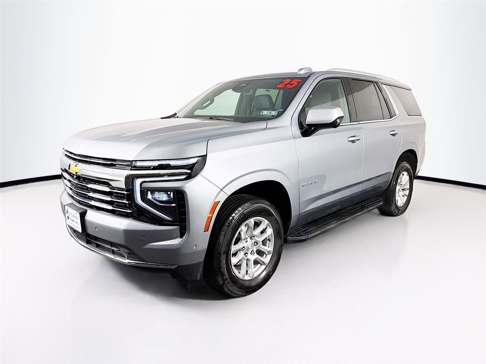 Used 2025 Chevrolet Tahoe LT AWD/4WD image 3