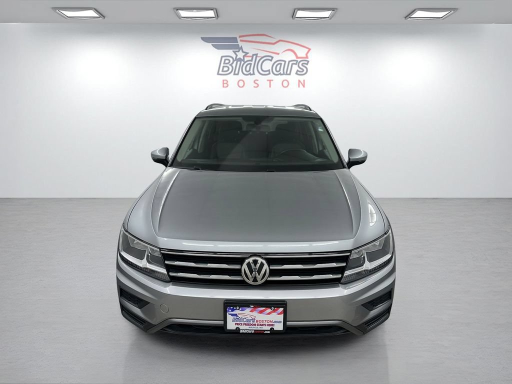 Used 2020 Volkswagen Tiguan SE w/ 3rd Row Seat Package AWD/4WD image 2