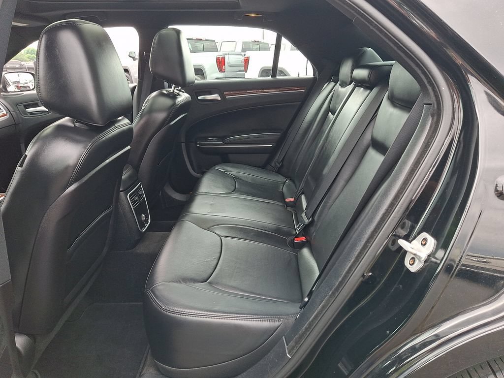 Used 2013 Chrysler 300 w/ Driver Convenience Group RWD image 10