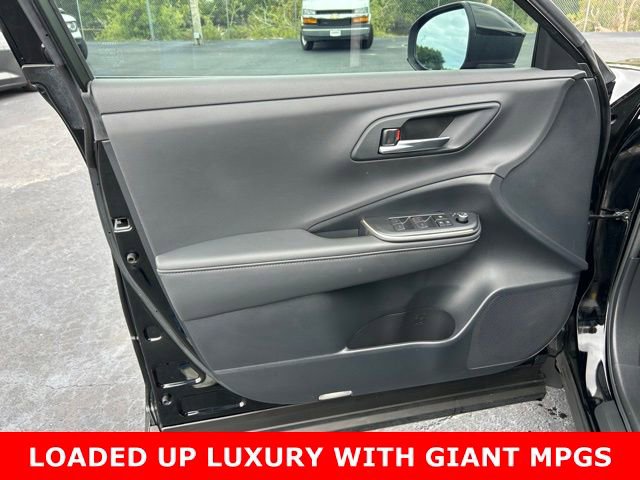 Used 2023 Toyota Crown XLE image 12