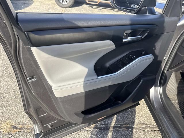 Used 2023 Toyota Highlander XLE image 20