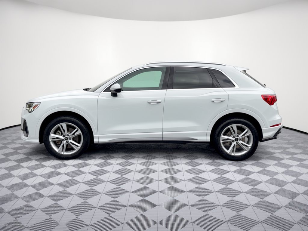 Used 2024 Audi Q3 2.0T Premium AWD/4WD image 2