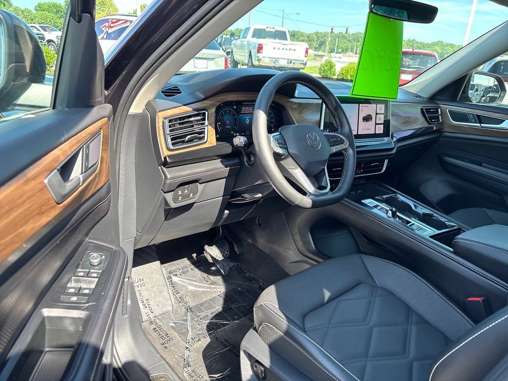 Used 2025 Volkswagen Atlas SE AWD/4WD image 6