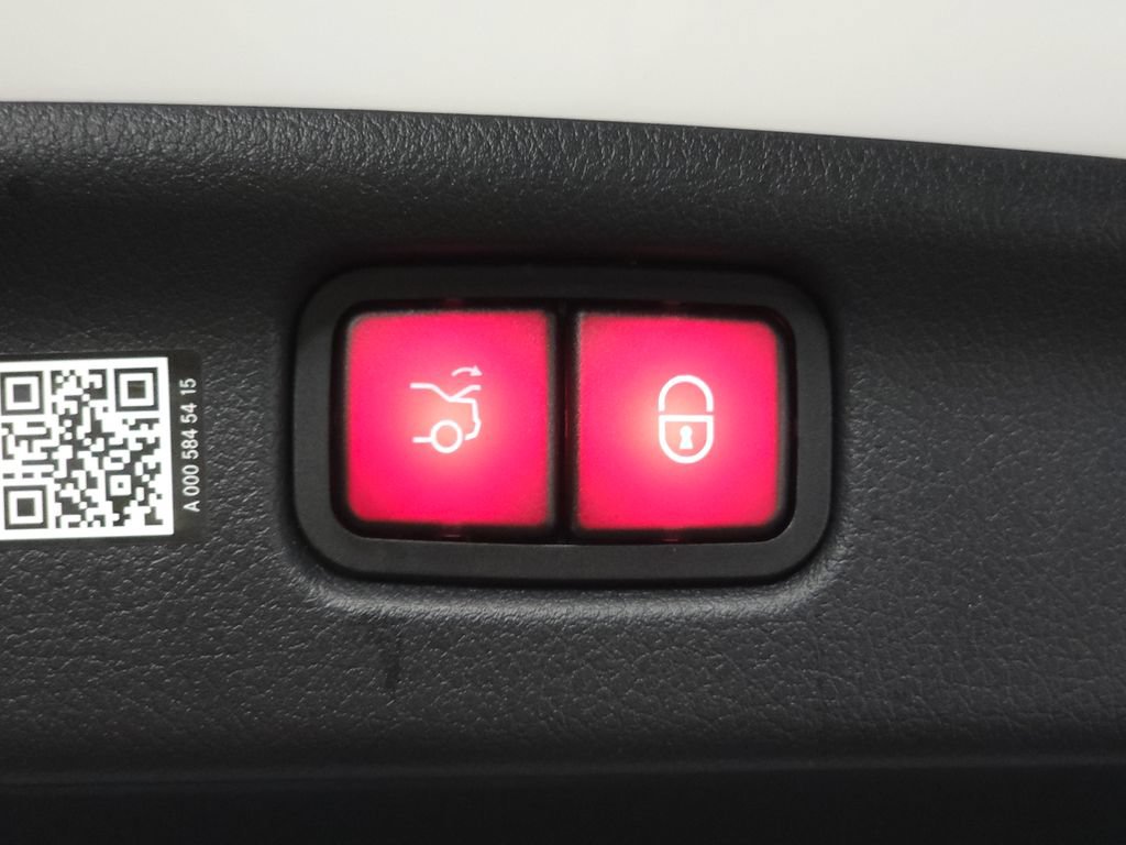 Certified 2026 Mercedes-Benz C 300 4MATIC Sedan image 28