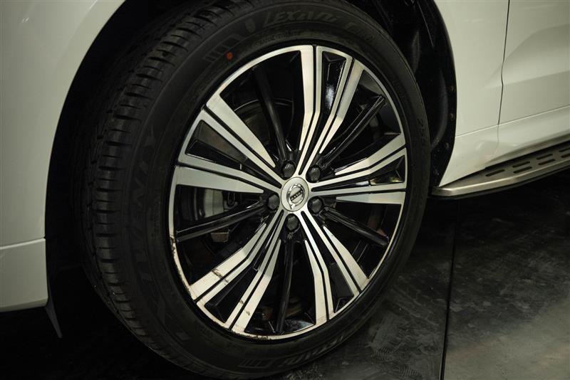 Used 2024 Volvo XC60 B5 Core AWD/4WD image 3