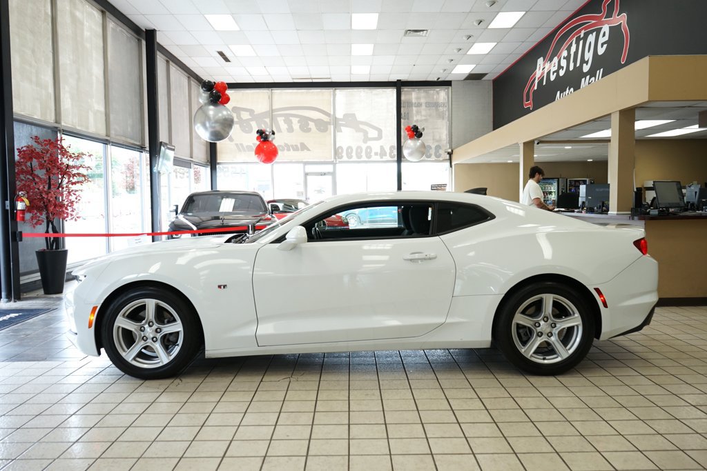 Used 2023 Chevrolet Camaro LT RWD image 3
