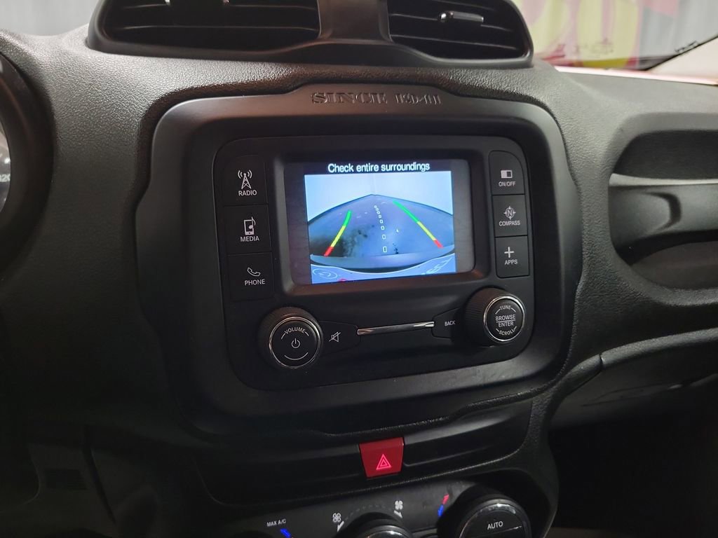 Used 2016 Jeep Renegade Latitude image 17