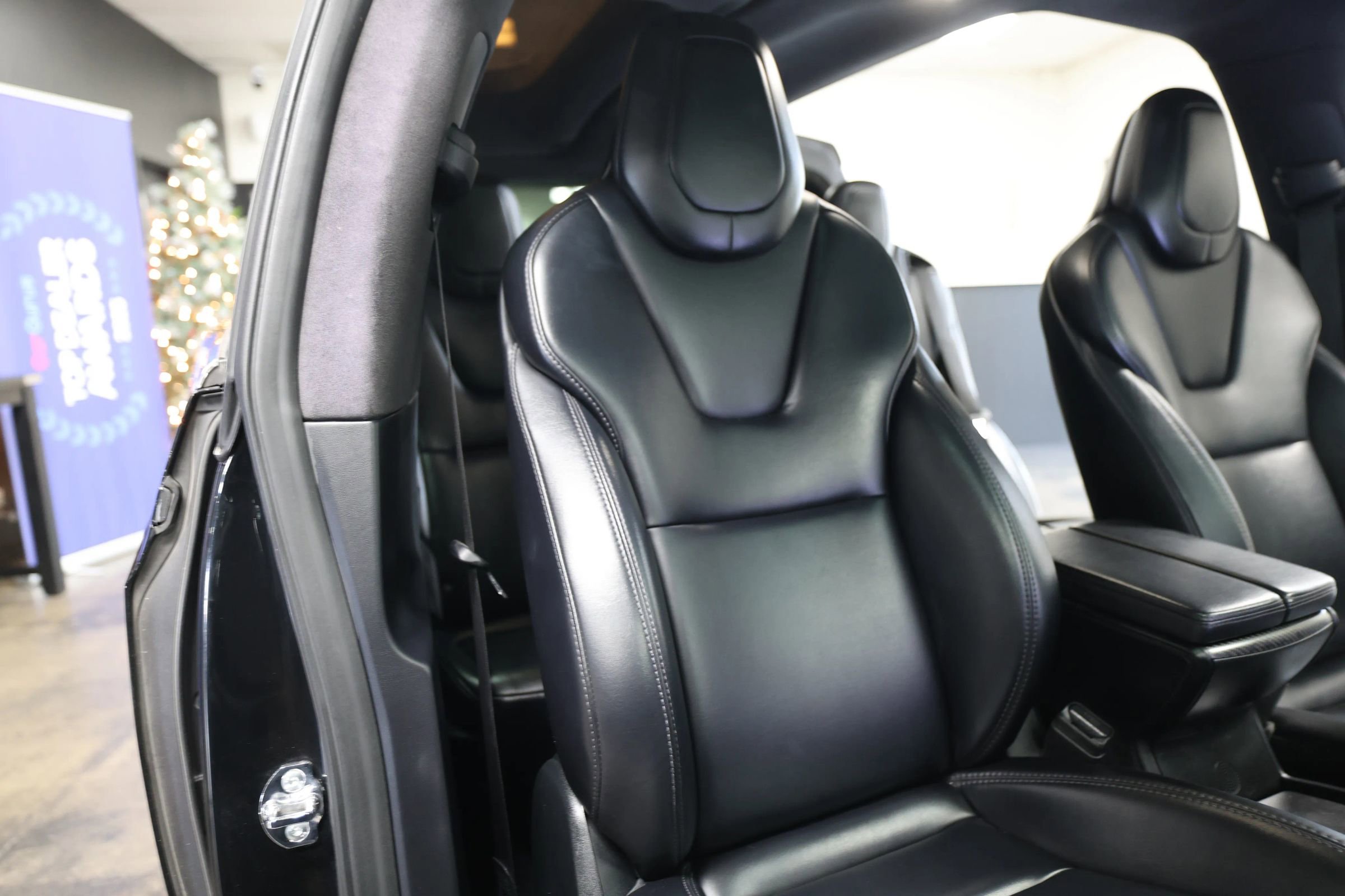 Used 2018 Tesla Model X 75D image 36