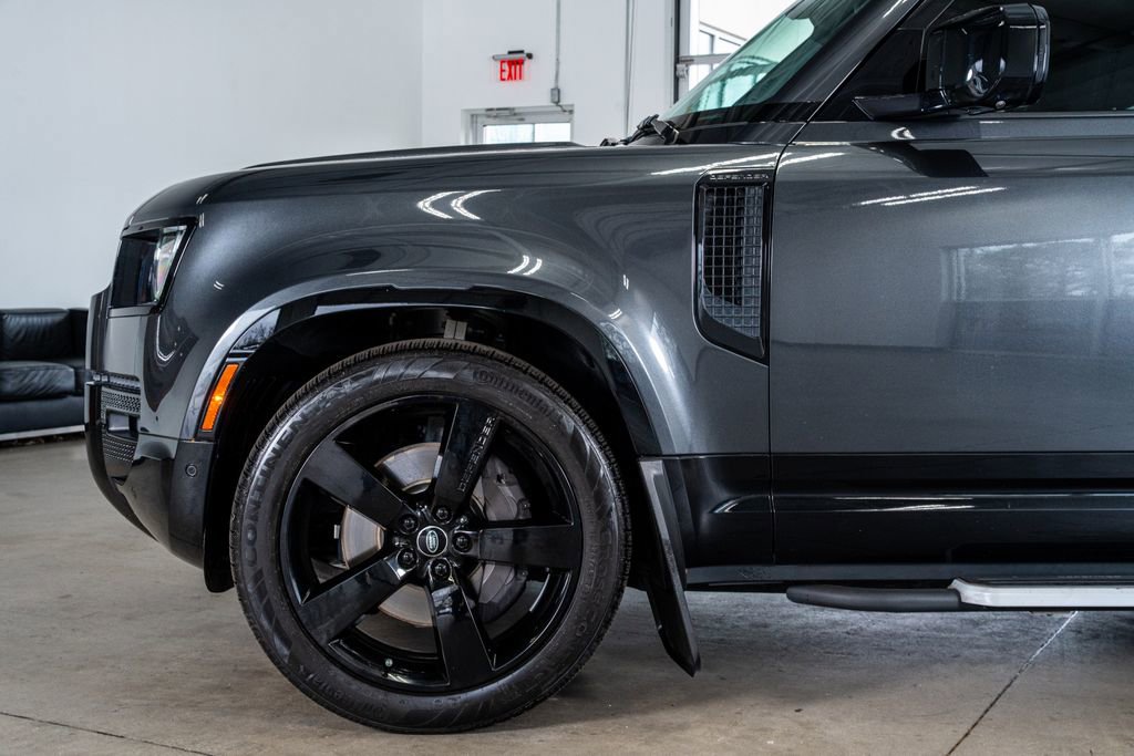 Used 2023 Land Rover Defender 130 X-Dynamic SE image 9