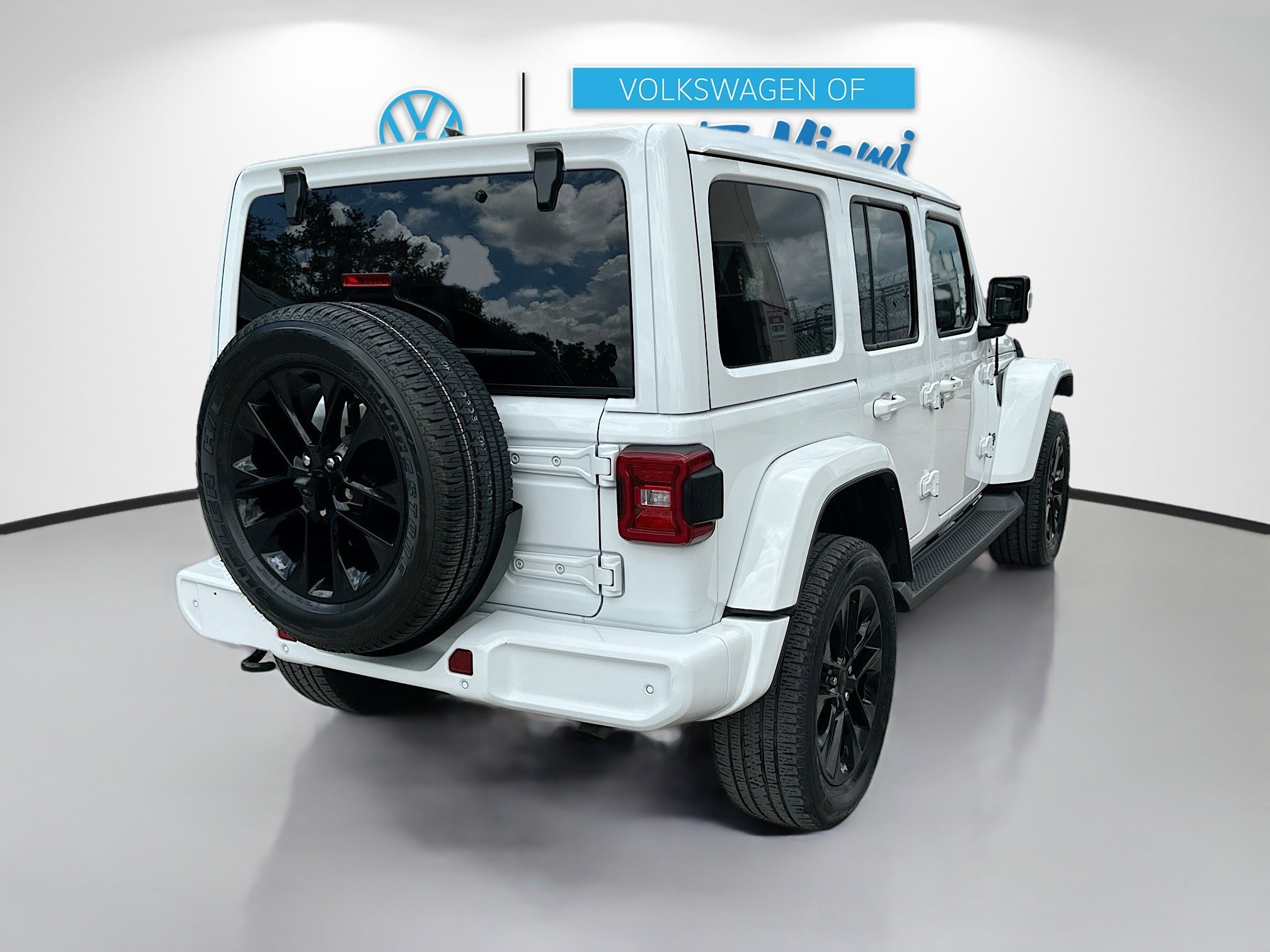 Used 2023 Jeep Wrangler Unlimited Sahara image 4
