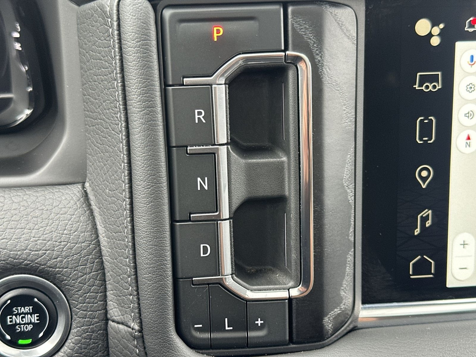 Used 2024 GMC Yukon XL Denali AWD/4WD image 23