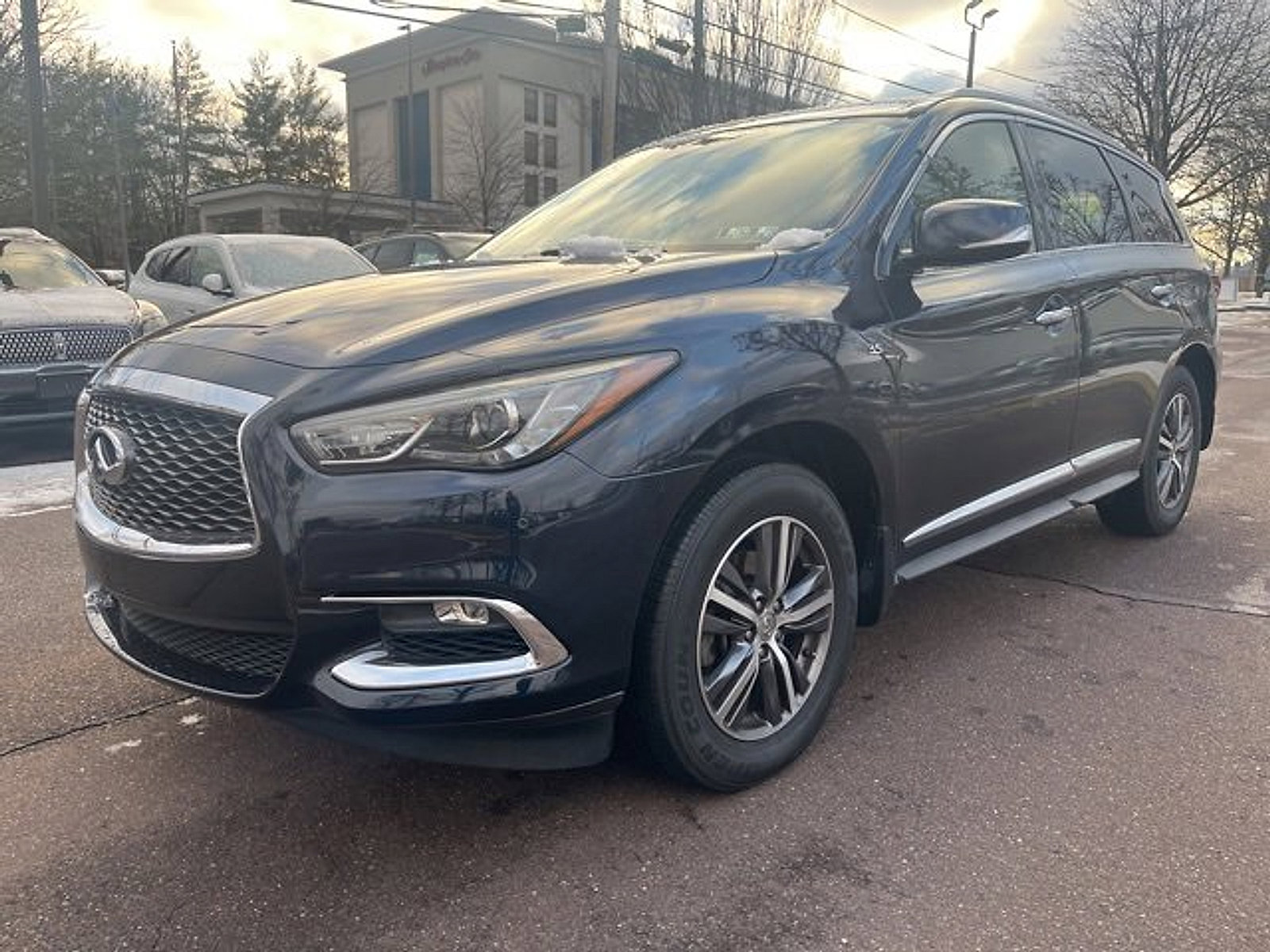 Used 2017 INFINITI QX60 AWD w/ Premium Plus Package image 7