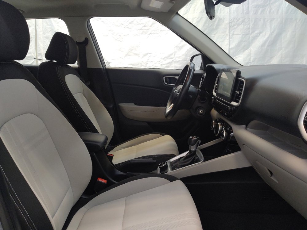 Used 2022 Hyundai Venue SEL image 21