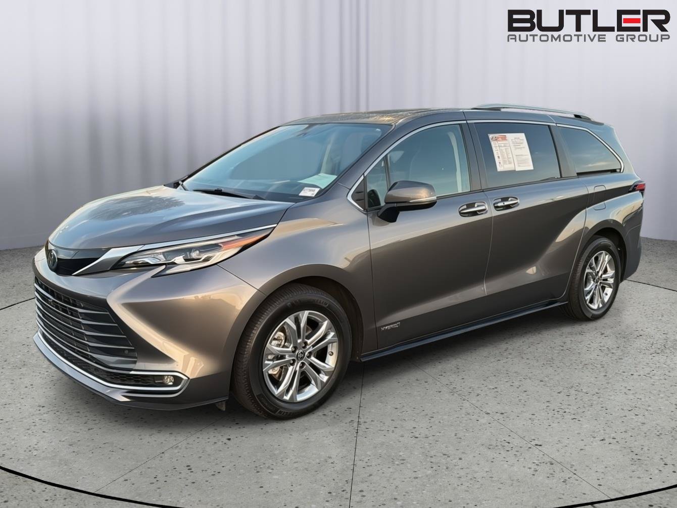 Used 2021 Toyota Sienna Platinum AWD/4WD image 1